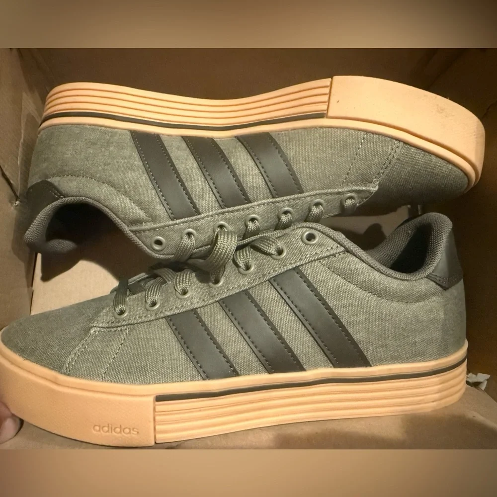 Adidas (SOLD ON EBAY) - Picture 3 of 6
